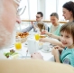 ¿Vale la pena comer fuera de casa hoy en día?