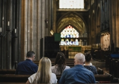 La Iglesia de Gales vota para hacer permanentes las bendiciones a parejas del mismo sexo