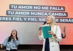 Informe televisivo genera polémica y moviliza apoyo a Nadia Márquez y su iglesia