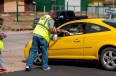 Iglesia de Kansas regala 4.000 dólares en tarjetas de gasolina a conductores
