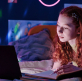 Niñas escritoras irrumpen en la cultura y buscan cambiar el destino digital de una generación