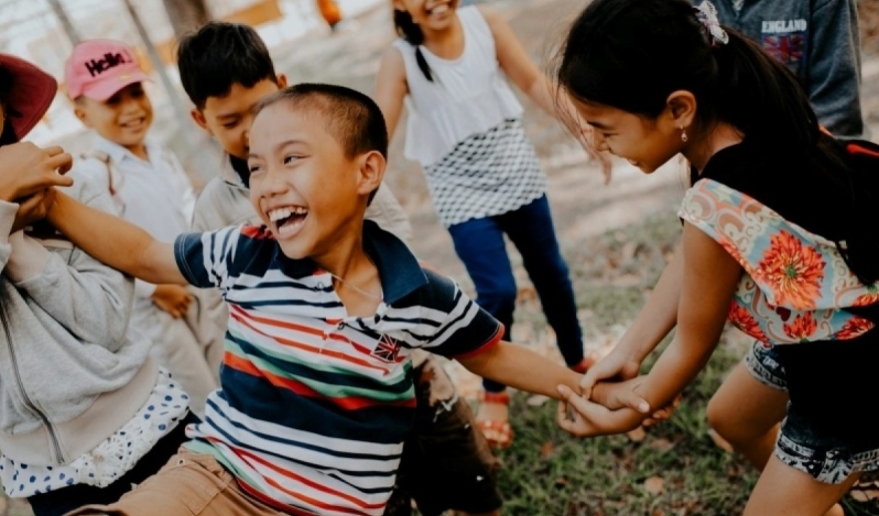 Pastor anima a los padres a formar hijos resilientes y con fundamentos espirituales firmes en la era digital