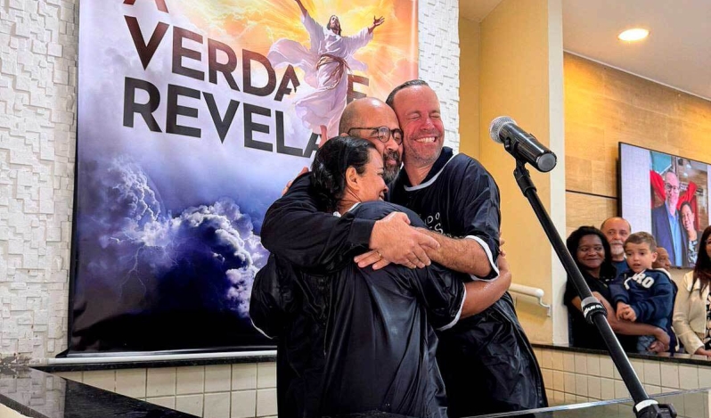 Más de 2.250 personas fueron bautizadas en Brasil tras conocer el Evangelio por televisión cristiana