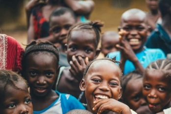 África albergará casi la mitad de los jóvenes del mundo para el año 2100, según nuevos datos