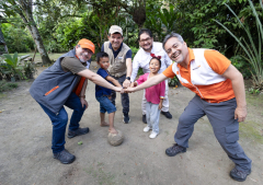 World Vision destaca el impacto de las abejas meliponas en la niñez amazónica de Ecuador
