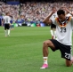Felix Nmecha de Alemania entrega su primer gol a Dios y sorprende al orar con sus rivales