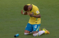 Neymar se arrodilló en oración antes de romper en llanto por la eliminación de Brasil