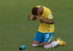 Neymar se arrodilló en oración antes de romper en llanto por la eliminación de Brasil