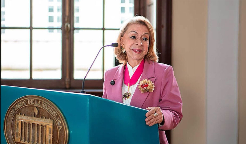 El Senado de Colombia distinguió a la presidente de CEDECOL por su trayectoria de servicio
