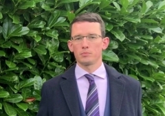 Profesor irlandés encarcelado 700 días por negarse a usar pronombres trans es liberado