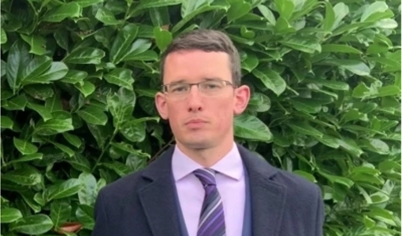 Profesor irlandés encarcelado 700 días por negarse a usar pronombres trans es liberado