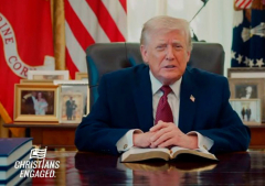 Donald Trump generó más de 200.000 dólares en regalías por la venta de su Biblia