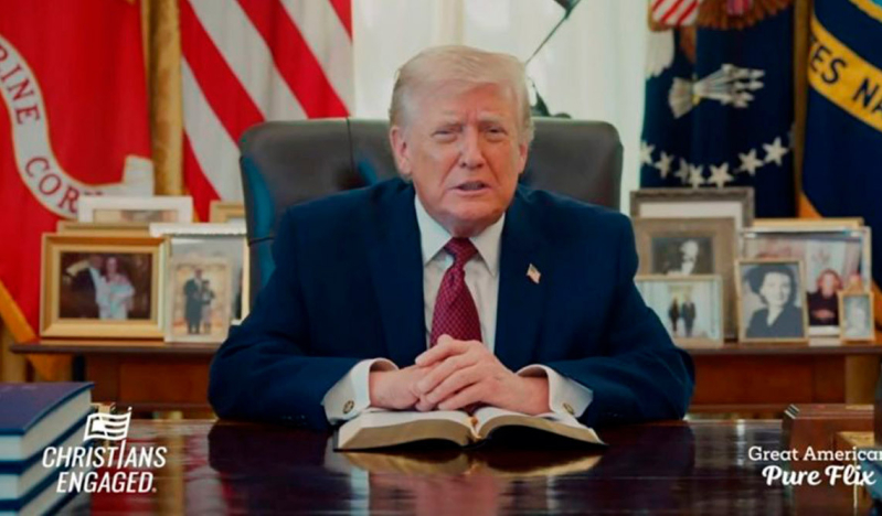 Donald Trump generó más de 200.000 dólares en regalías por la venta de su Biblia