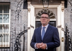 Primer Ministro de Inglaterra se centra en la atención social en lugar de la legislación sobre suicidio asistido