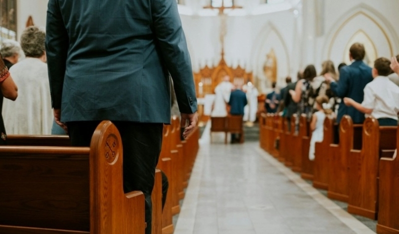 Ocho millones más de estadounidenses asisten a la iglesia, pero los hombres jóvenes siguen preocupando