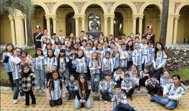 Niños de iglesias evangélicas oraron por Argentina en la Casa Rosada por el Día del Niño