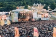 Hombre muere y al menos seis resultan heridos tras caer un cartel en el Big Church Festival