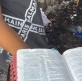 Incendio deja pérdidas materiales; una Biblia aparece intacta entre los escombros