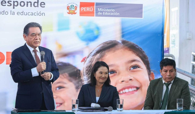 Perú anuncia una reforma escolar para retirar contenidos que el Gobierno considera ideológicos