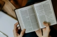 Hombre que leyó la Biblia 221 veces afirma que la Palabra siempre enseña algo nuevo